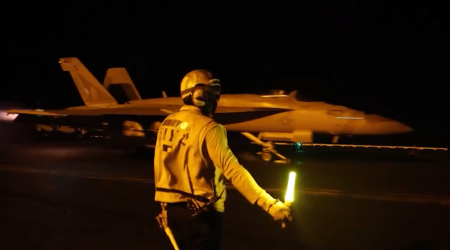 ABŞ İranın Buşehr aerodromuna zərbə endirdi -FOTO/VİDEO