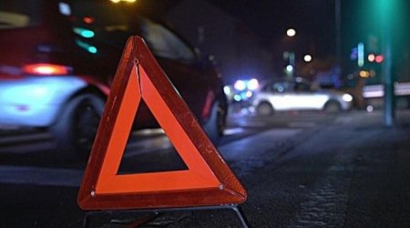Samuxda avtomobil hasara çırpıldı: Yaralılar var