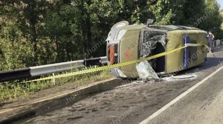 Ermənistanda hərbi təcili yardım maşını aşdı: Xəsarət alan var