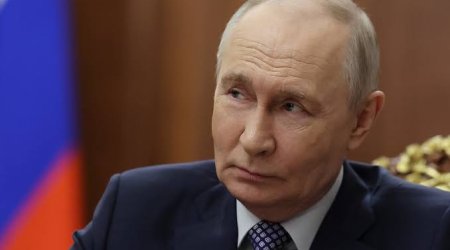 Putin Hərbi Dəniz Donanması Günü ilə bağlı Sankt-Peterburqa gəldi - VİDEO