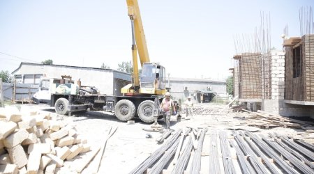 Xaçmazda 86 il əvvəl tikilmiş qəzalı bina yenilənir - FOTO