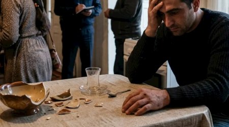 Arvadına meyvə qabı atan kişi 1500 manat CƏRİMƏLƏNDİ