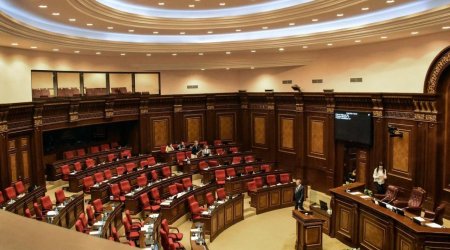 Ermənistan parlamentində müxalifət zalı tərk etdi - Spiker seçkisi sabaha qaldı