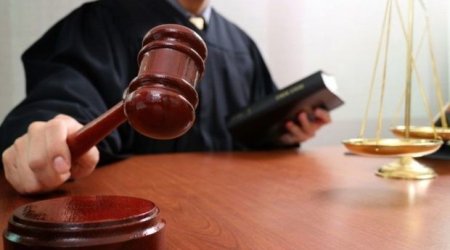 Həyat yoldaşının xəyanət etdiyini öyrəndi, məscidin qarşısında boğazını kəsdi