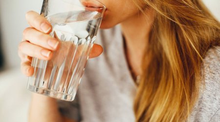 Su içmək kökəldir? &ndash; Yayda daha şişkin görünməyin SİRRİ AÇILDI