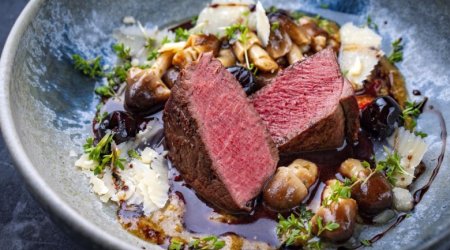 Dəbli yeməyin ağır fəsadları: Az bişmiş steyklər ölümə belə səbəb olur