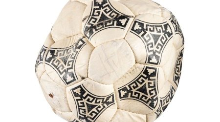 Maradonanın tarix yazan topu rekord qiymətə SATILDI