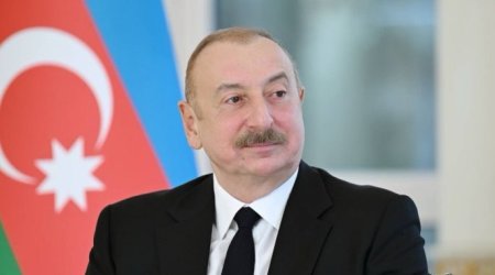 Prezident Malayziya Kralını TƏBRİK ETDİ
