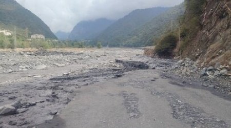 Qəbələdə güclü sel Laza yolunu dağıtdı