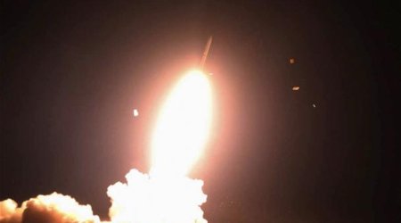 İran yeni raketini ABŞ hərbi gəmisinin üzərində sınaqdan keçirdi