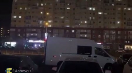 Rusiyada dəhşət: Park edilmiş avtomobillərdən yanacaq oğurlayırlar - VİDEO