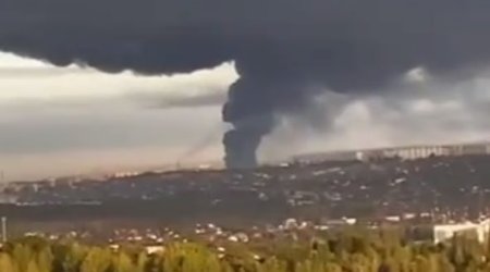Ukrayna Saratovda neft zavodu və &ldquo;Ozon&rdquo; mərkəzini vurdu &ndash; VİDEO