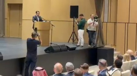 Prezidentin köməkçisi Xankəndidə diplomatları belə salamladı – VİDEO