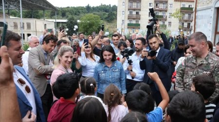 Xarici diplomatlar Şuşanın Birinci yaşayış məhəlləsində - FOTO