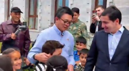 Hikmət Hacıyev və xarici diplomatların şuşalı uşaqlarla səmimi görüşü – VİDEO