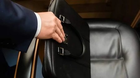 Agentlik sədrinin müşaviri işdən çıxarıldı - FOTO