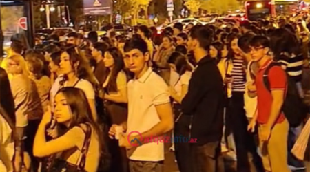 &ldquo;Elmlər&rdquo;də avtobuslar gecikir - İynə atsan yerə düşməz &ndash; VİDEO