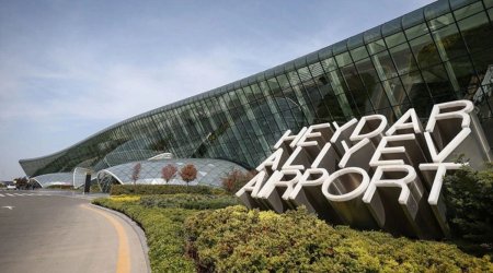 Aeroportda 20 min dollar tapdı, 3 minini dilənçilərə payladı