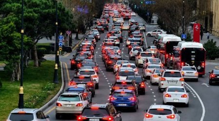 Yolda başlayan tıxac gərginliyi evdə &ldquo;PARTLAYIR&rdquo; - Bakının sıxlığı insanları necə dəyişir?