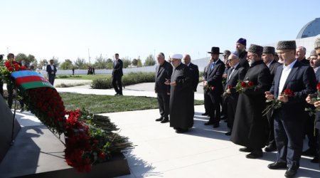 Dini konfessiya rəhbərləri Zəfər parkını ziyarət etdilər - FOTO