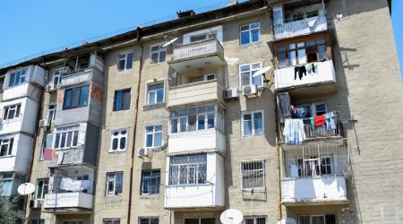 Köhnə binalarda balkon paradoksu &ndash; Küçəyə və həyətə baxanları kim TƏMİR ETMƏLİDİR?
