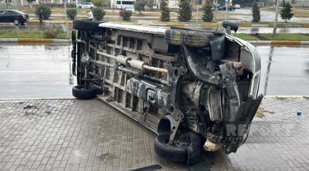 Sumqayıtda &ldquo;BYD&rdquo; ilə toqquşan &ldquo;Ford&rdquo; aşdı &ndash; FOTO
