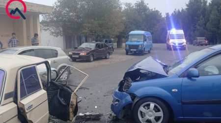 Bərdədə maşınlar toqquşdu - Xəsarət alanlar var - FOTO