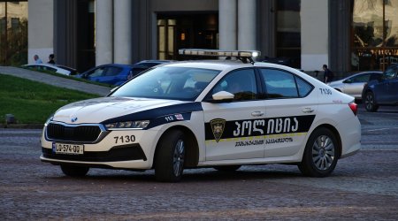 Xarici vətəndaş polisdən qaçmaq üçün özünü 4-cü mərtəbədən atdı