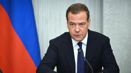 Medvedev: “ABŞ Ukraynaya nüvə silahı ötürsə, Rusiya bunu hücum aktına bərabərləşdirəcək”