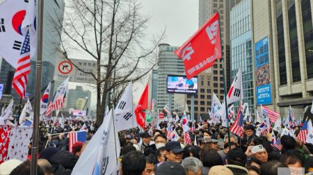 Cənubi Koreyada sabiq liderə qarşı NÜMAYİŞLƏR KEÇİRİLİR - FOTO