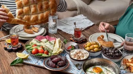 “Axşam yeməyi yeyib yatıram” deməyin! - Sahur vərdişi üçün 6 məsləhət