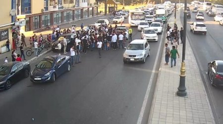 Bakıda piyadanı maşın vurdu - Yolda sıxlıq yarandı