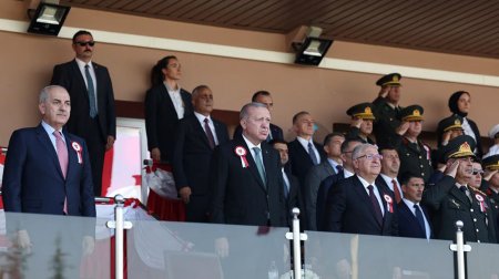 Azərbaycan müdafiə naziri Türkiyədə hərbi məktəblərin buraxılış mərasimlərində iştirak edib - FOTO