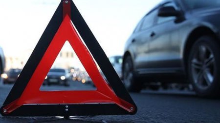 Ağdamda ağır qəza: "Toyota" işıq dirəyinə çırpıldı