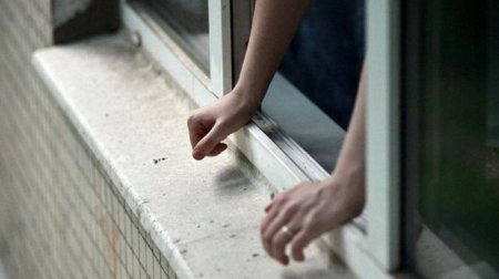 Bakıda FACİƏ: Gənc oğlan 10-cu mərtəbədən yıxıldı
