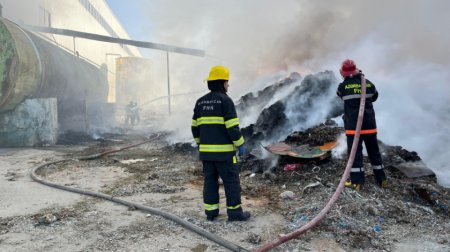 Sumqayıtda zavoddakı yanğın SÖNDÜRÜLDÜ - FOTO