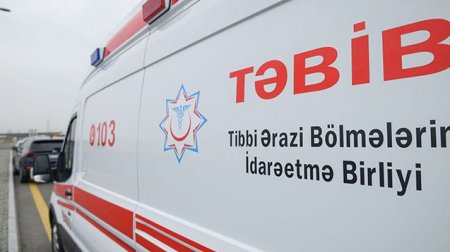 Şəmkirdə təcili yardım maşını körpüdən aşdı - 2 yaralı var
