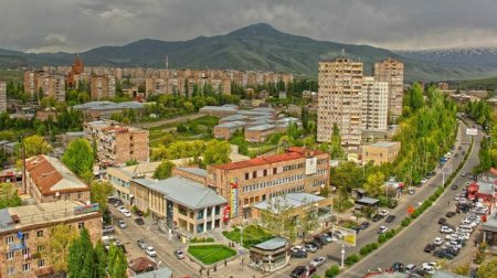 Ermənistanda 2 qardaş restoranda intihar etdi