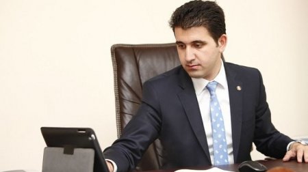 Deputat hava limanına taksi qadağasını tənqid etdi – “Vətəndaşlarımızın seçim azadlığı əlindən alınmamalıdır”