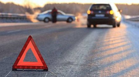 Özbəkistanda qatar avtomobillə toqquşdu: 6 ölü var