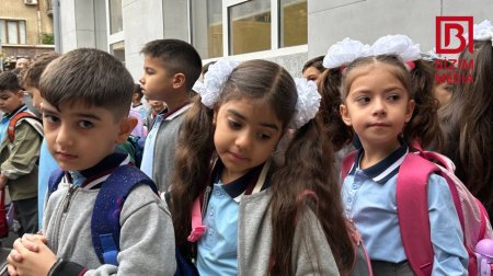 Birincilərin ilk zəng həyəcanı – FOTOREPORTAJ