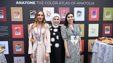 Leyla və Arzu Əliyevalar Nyu-Yorkda sərgidə - Fotolar