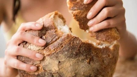 Çörək bişirərkən su əvəzinə bundan istifadə edin: 10 gün təzə və yumşaq qalacaq