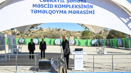 İlham Əliyev Cəbrayıl şəhər məscidinin təməlini qoydu – FOTO