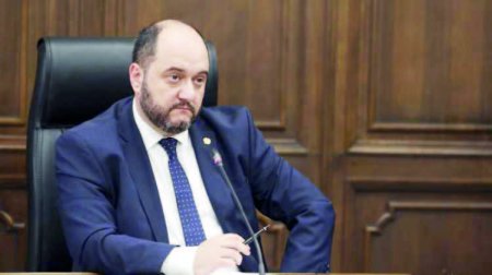 Paşinyanın aparat rəhbəri Ermənistanın Müstəqillik Bəyannaməsini oxuyub dəhşətə gəldi