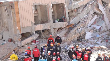 Türkiyədə uçan binanın altından bir nəfərin cəsədi tapıldı – VİDEO