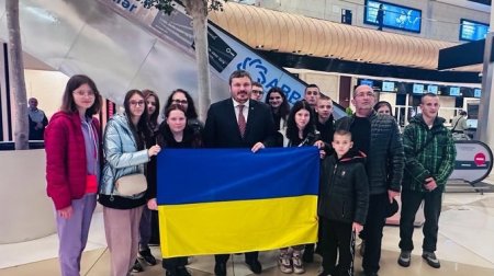 Daha 12 uşaq Ukraynadan Azərbaycana GƏTİRİLDİ