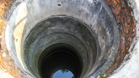 Quyuya düşən şəxs belə xilas olundu – FOTO