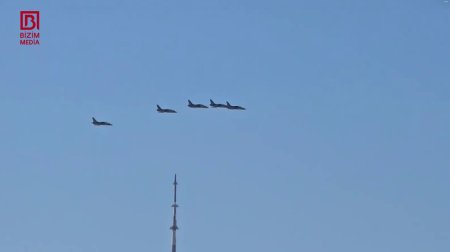 Hərbi təyyarələr Bakı səmasında - Qələbə Paradına hazırlıq uçuşları – VİDEO