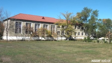 Bu məktəbdə dərslər dəhlizdə keçirilir - VİDEO